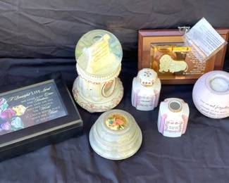 111 Vtg Snow Globe Music Boxes  Decor 