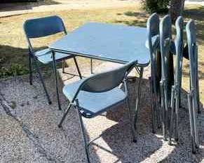 339 Vtg Folding Table  6 Chairs 