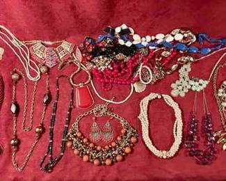 418 Variety Of Costume Necklaces