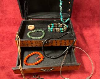 453 Asian Jewelry Box With Jewelry