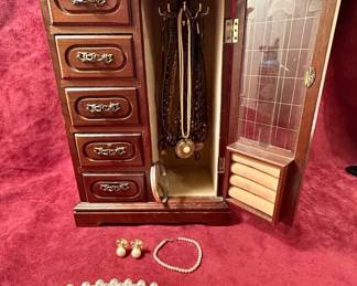 455 Vtg Jewelry Box With Mystery Jewelry
