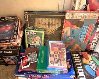 504 Large Assortment Of Vtg Board Games 