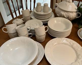 Gibson pottery both dishwasher and microwave safe