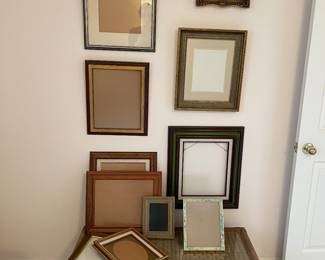 OUTDOOR WICKER SET OR COCKTAIL TABLE