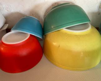 Pyrex bowl set
