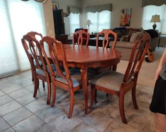 Ethan Allen table, chairs,leaves