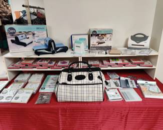 SIZZIX-super collection.  Most new in packages.  Sold individually or as a lot. 