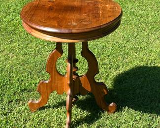 Victorian oval walnut parlor table