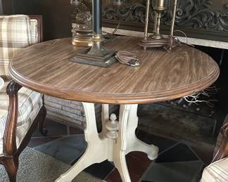 round accent table