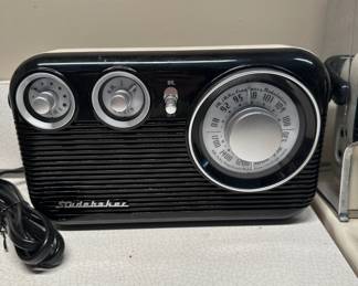 retro Studebaker am/fm portable radio