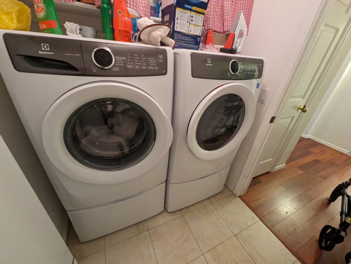 Electrolux Washer/Dryer with pedestals