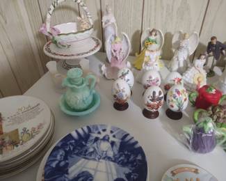 Avon fine collectibles including Scarlett and Rhett! Also Elvis and John Wayne!