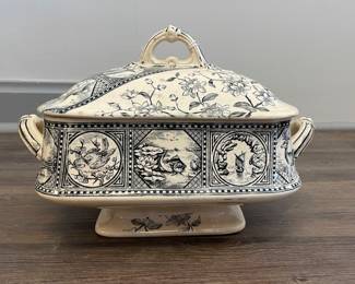 English Stoke-On-Trent Staffordshire Tureen Circa 1868 "Atlantic". Photo 1 of 2.
