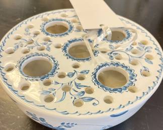 Vintage Mottahedeh Metropolitan Museum of Art Crocus Bowl. Photo 2 of 2.