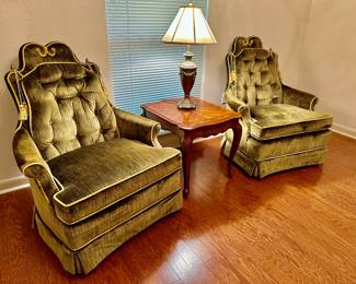 ….and the chairs!!! Olive green with gold piping and more tassels!!!