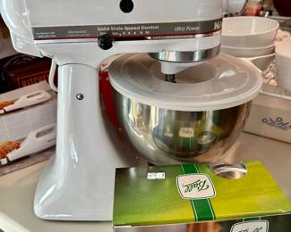 this KitchenAid mixer is “like new”