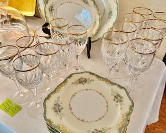Gorgeous mint and gold border full of pastel flowers….Noritake “Brian” set of 12 square dessert/salad plates, plus small and large oval serving platters.