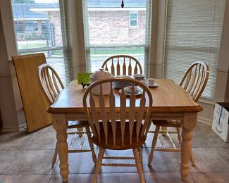 Dining table with one leaf and four chairs