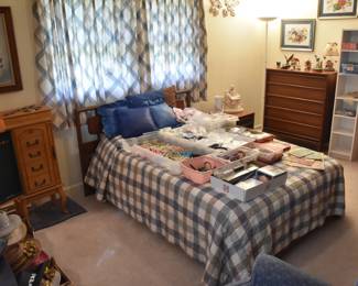 the bedroom set is sold