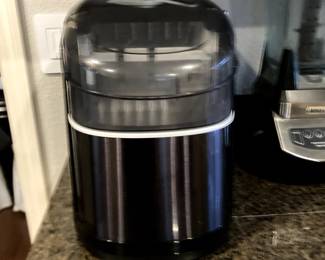 Ice Maker, perfect for a big party!!!