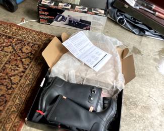 Hunter boots, still i box size Youth 3M