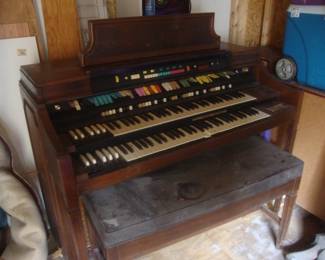Electric 2 manual organ