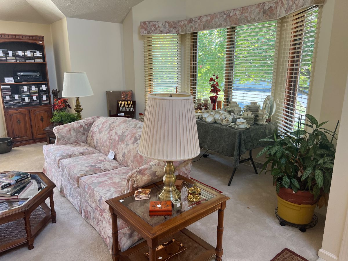 ESTATE SALES BY COLLEEN in ster, NY starts on 10/6/2023