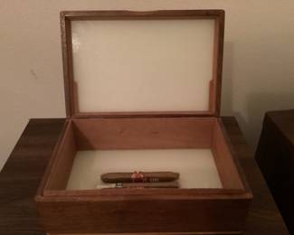 Cigar humidor