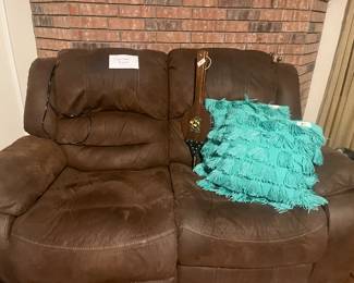 Loveseat, reclines, electric