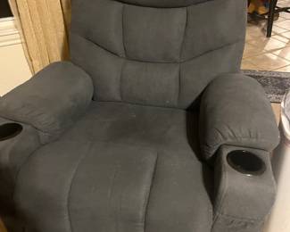Like new electric lift recliner