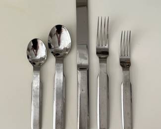 STANLEY ROBERTS MID CENTURY FLATWARE | Partial service, including 11 knives, nine forks, five, small forks, nine spoons 11 small spoons and four serving pieces
