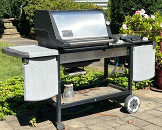 WEBER GENESIS GOLD GRILL | Three burners, directly connected - l. 65 x w. 25 x h. 45 in