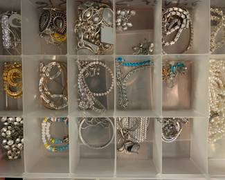 Hundreds of pieces of jewelry (necklaces, earrings, bracelets, brooches, hair items, etc.)