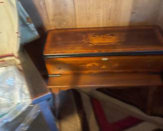 8 cylinder music Box Huit Airs Marquetry Box with Swans 