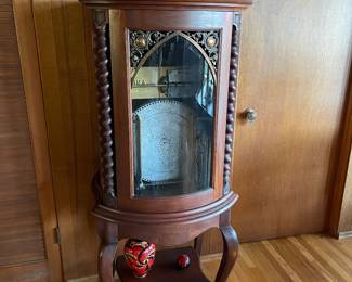 Regina aroma Self Changing  Music Box with double comb and 21 15 1/2 "Disc (set) This music Box is Mahogany and has been kept and plays beautifully 67.5" Tall X 28 w and 22 D - there is a drawer that has a holding place for discs $4250