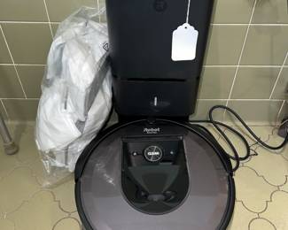 Like new- Irobot I7 $350