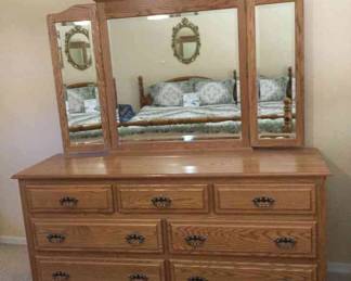 001 Steiners Amish Oak Dresser And Mirror