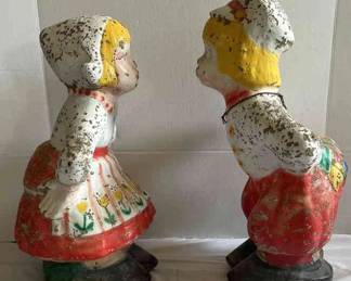  08 Cement Kissing Statues Nearly 2Ft Tall