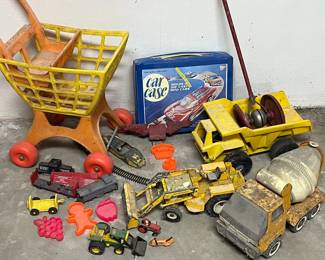  07 Vintage Tonka Trucks, Shopping Cart, Empty Car Case