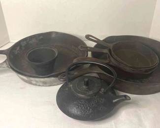 Six Cast Iron Pans And Cast Iron Teapot Wagners And Griswold