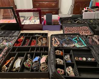 Heidi Daus  jewelry collection