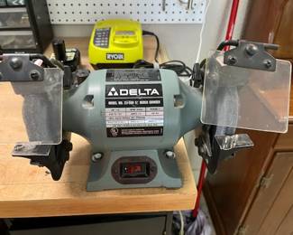 Delta bench grinder