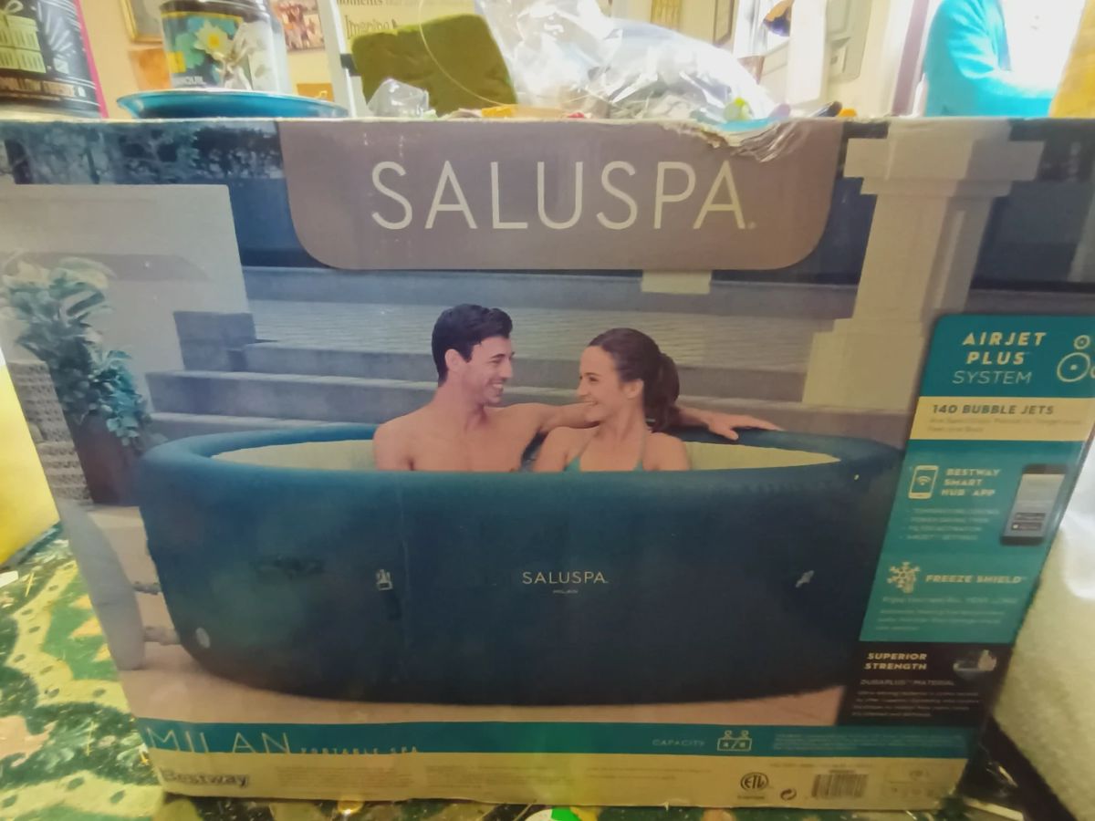 Inflatable hot tub spa