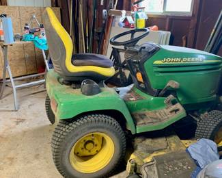 JD 325 Riding Mower