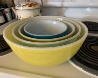 Pyrex Bowls