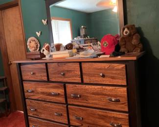 Chen of Drawers W/Mirror