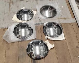 #7250 • (5) Chrome Hubcaps
