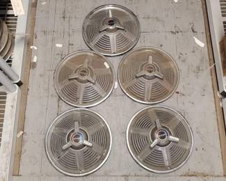 #7256 • (5) Mustang Hubcaps
