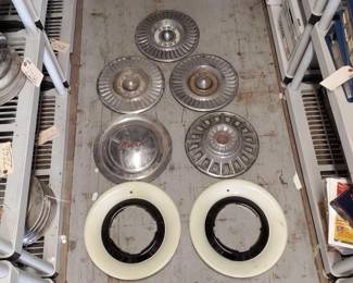 #7282 • (7) Hubcaps
