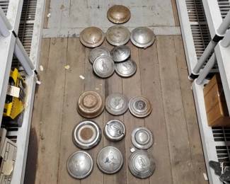 #7300 • (17) Hubcaps
